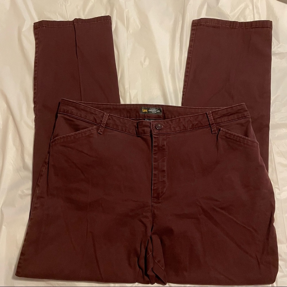 🌼 Bundle 2 for $20 🌼  Lee Straight Leg Burgundy Women’s Pants